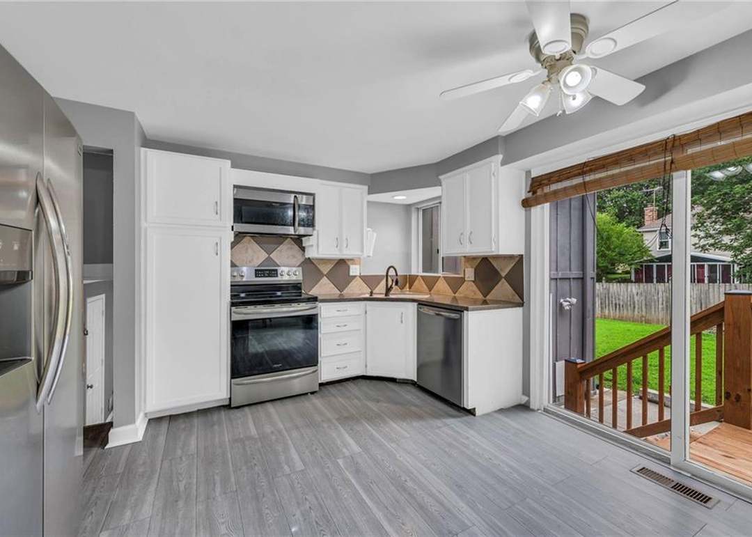2112 E Jamestown Drive — photo 10