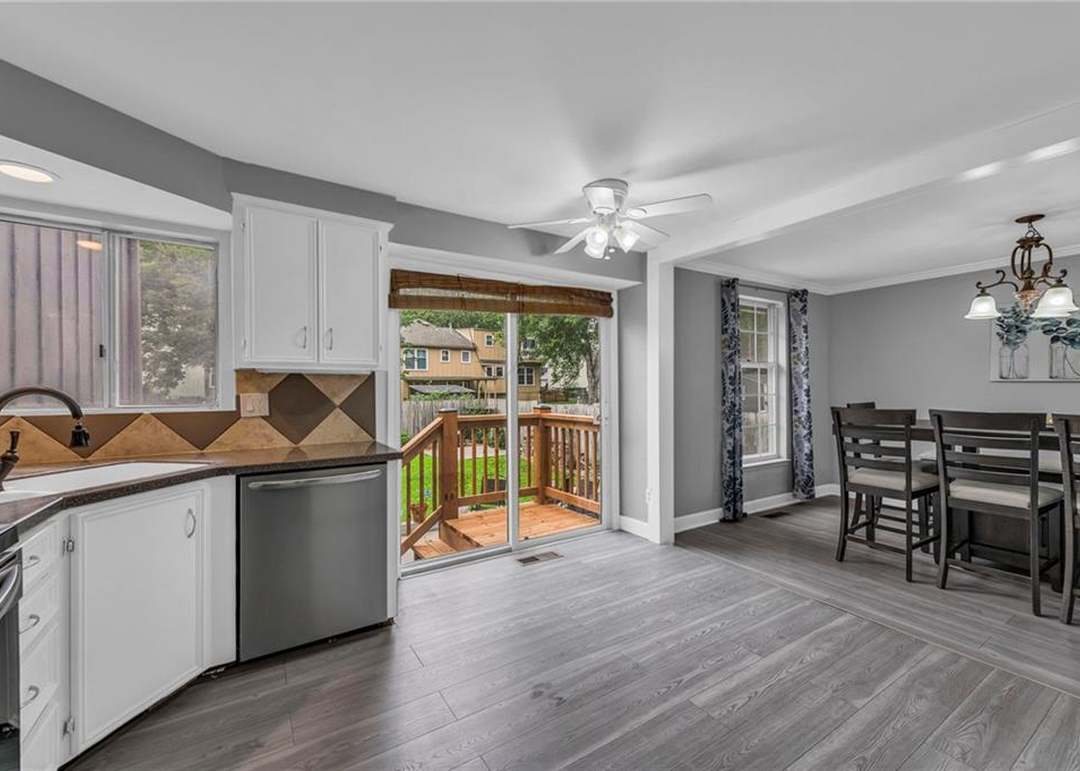 2112 E Jamestown Drive — photo 11