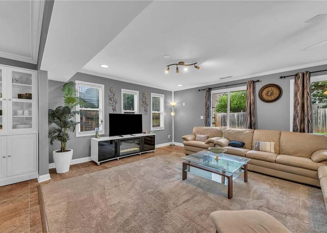 2112 E Jamestown Drive — photo 12