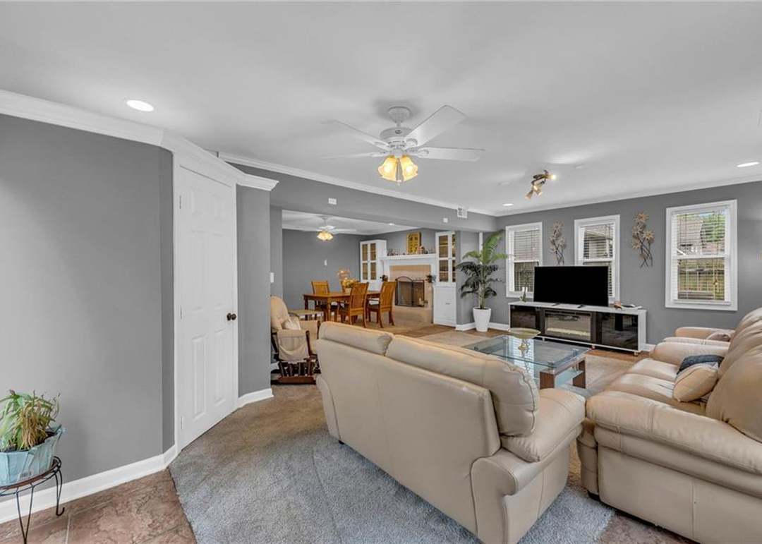 2112 E Jamestown Drive — photo 13