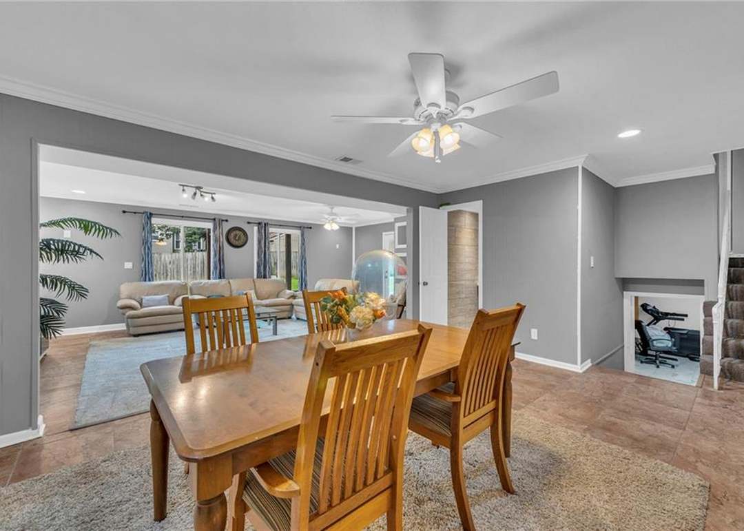 2112 E Jamestown Drive — photo 15