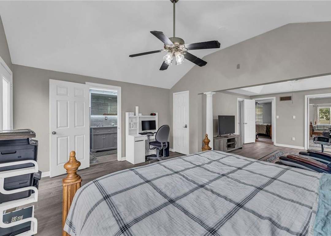 2112 E Jamestown Drive — photo 17