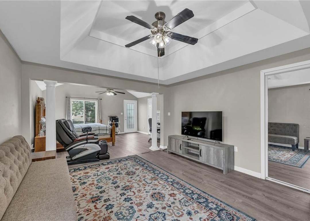 2112 E Jamestown Drive — photo 18