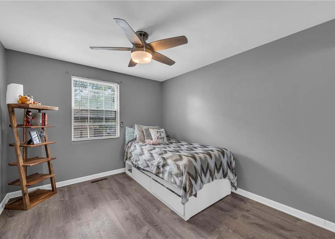 2112 E Jamestown Drive — photo 21