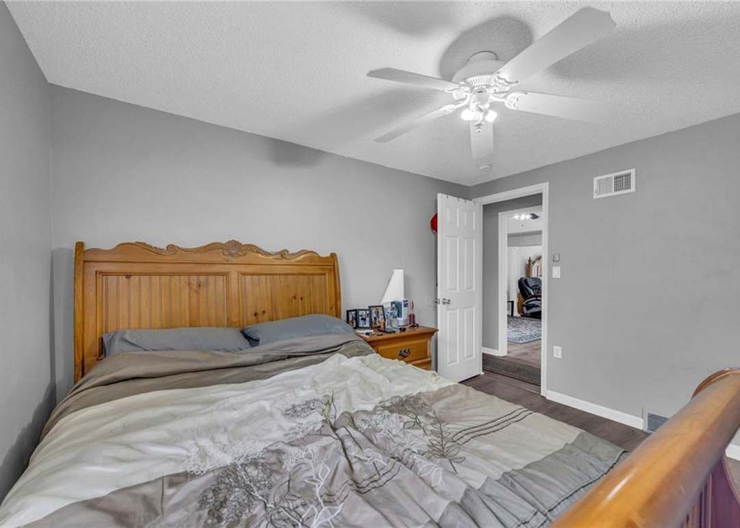 2112 E Jamestown Drive — photo 23