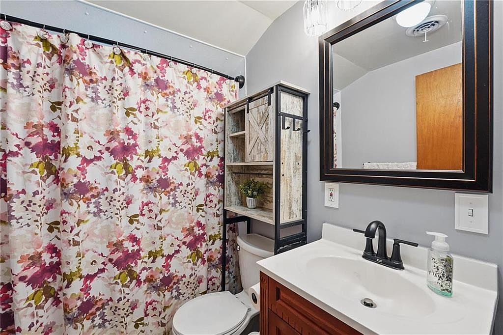 2114 Bristow Street — photo 32