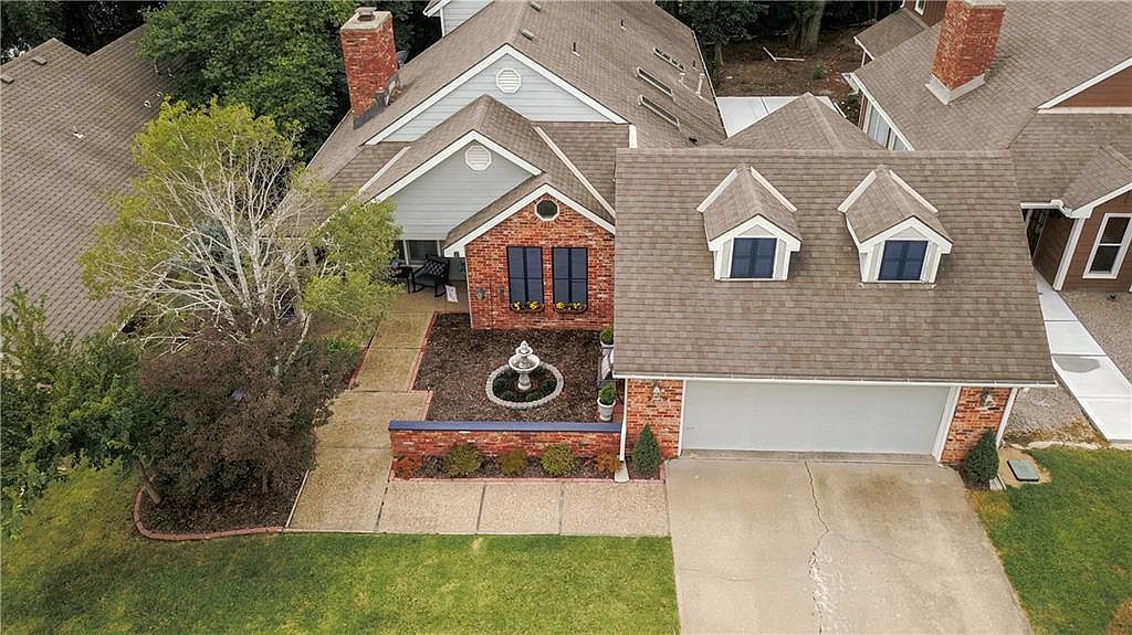 2119 Greenbrier Drive — photo 1