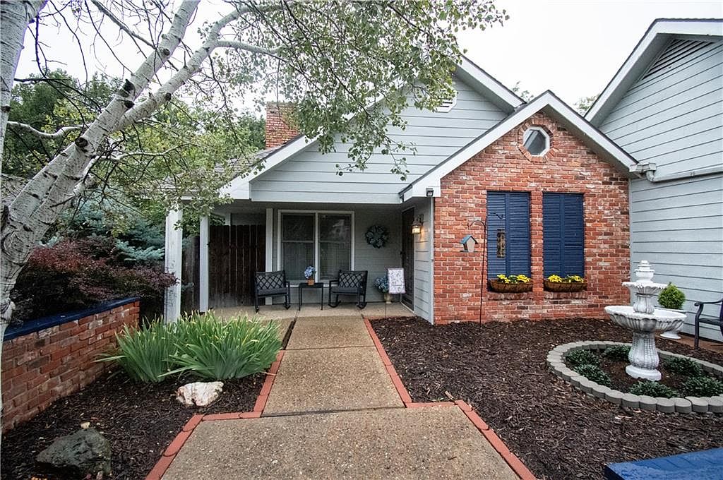 2119 Greenbrier Drive — photo 8