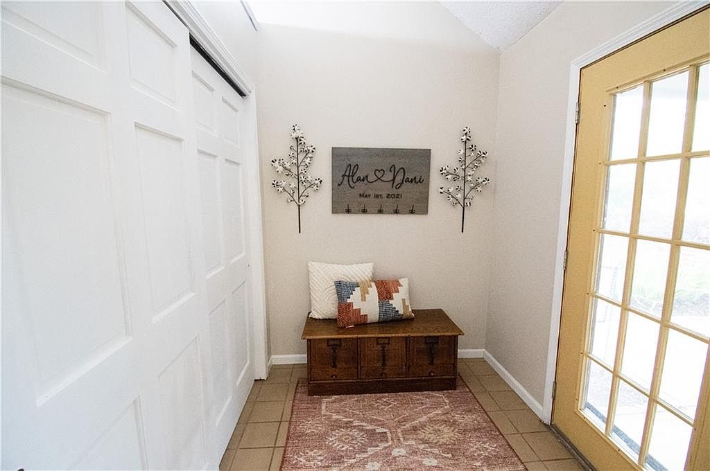2119 Greenbrier Drive — photo 10