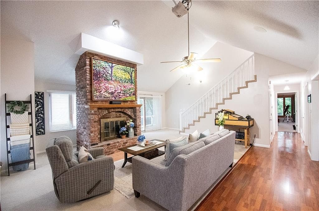 2119 Greenbrier Drive — photo 11