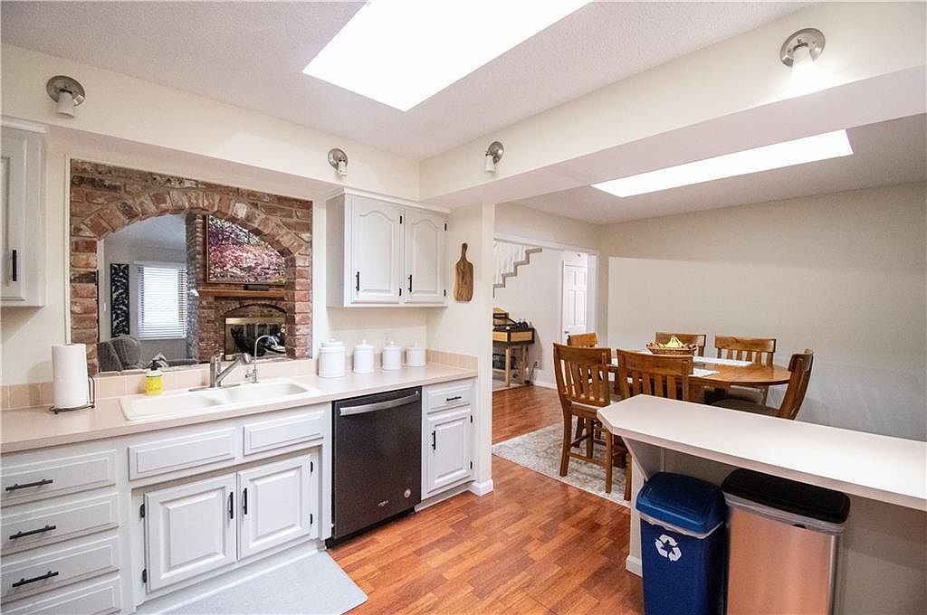2119 Greenbrier Drive — photo 15