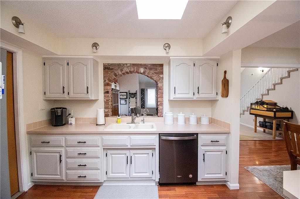 2119 Greenbrier Drive — photo 16