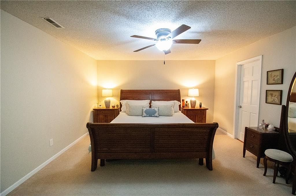 2119 Greenbrier Drive — photo 22