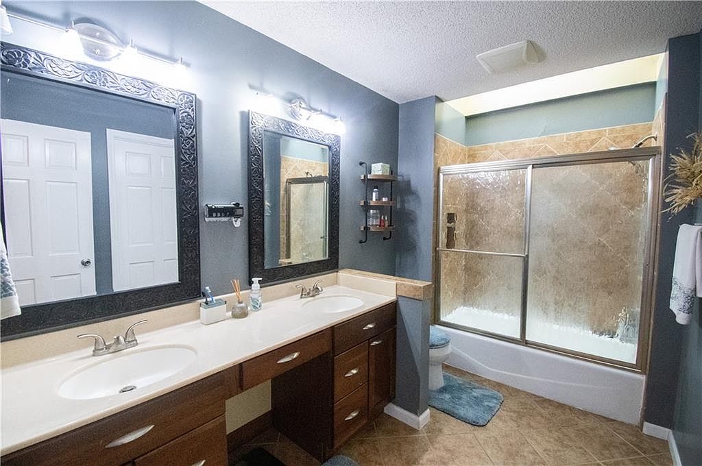 2119 Greenbrier Drive — photo 25
