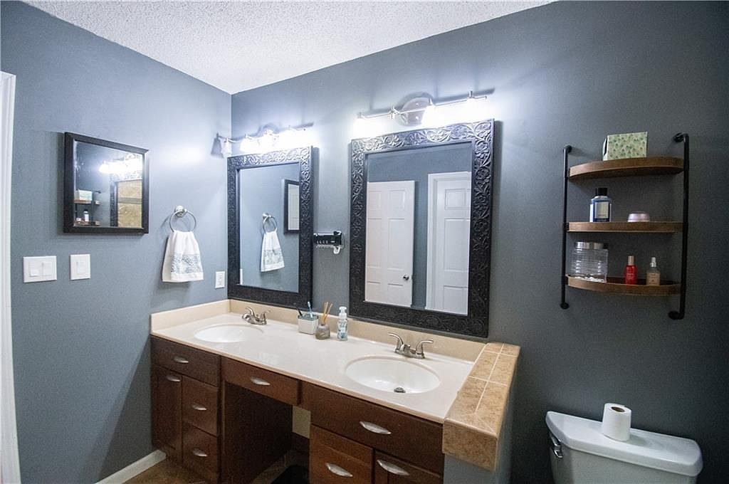 2119 Greenbrier Drive — photo 27