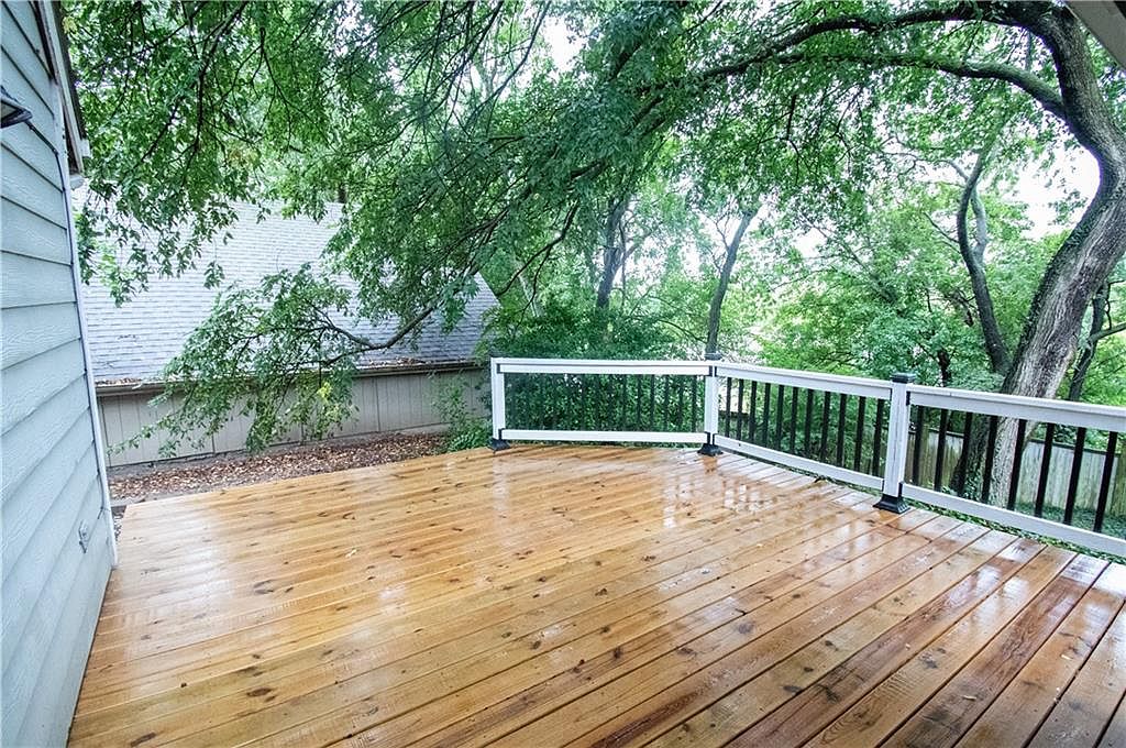 2119 Greenbrier Drive — photo 28