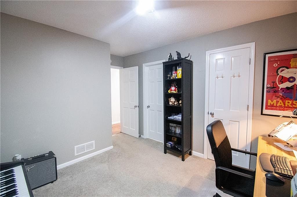 2119 Greenbrier Drive — photo 30