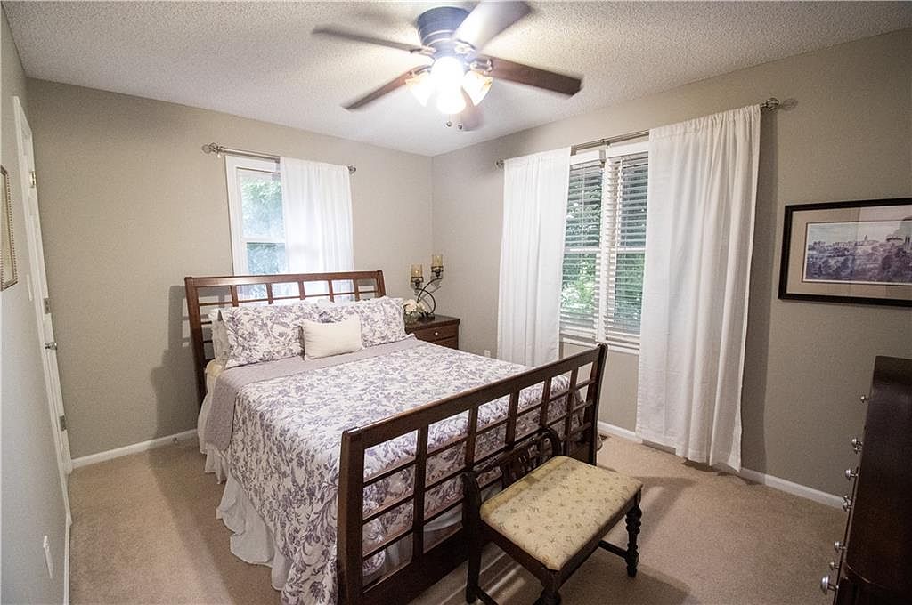 2119 Greenbrier Drive — photo 31