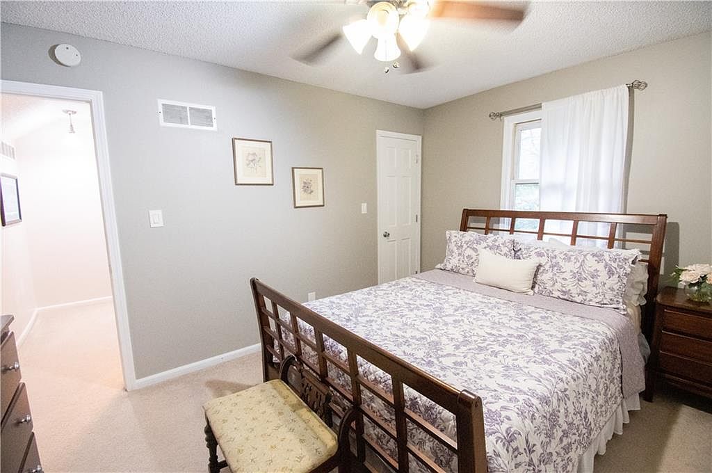 2119 Greenbrier Drive — photo 32