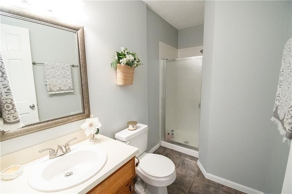 2119 Greenbrier Drive — photo 33