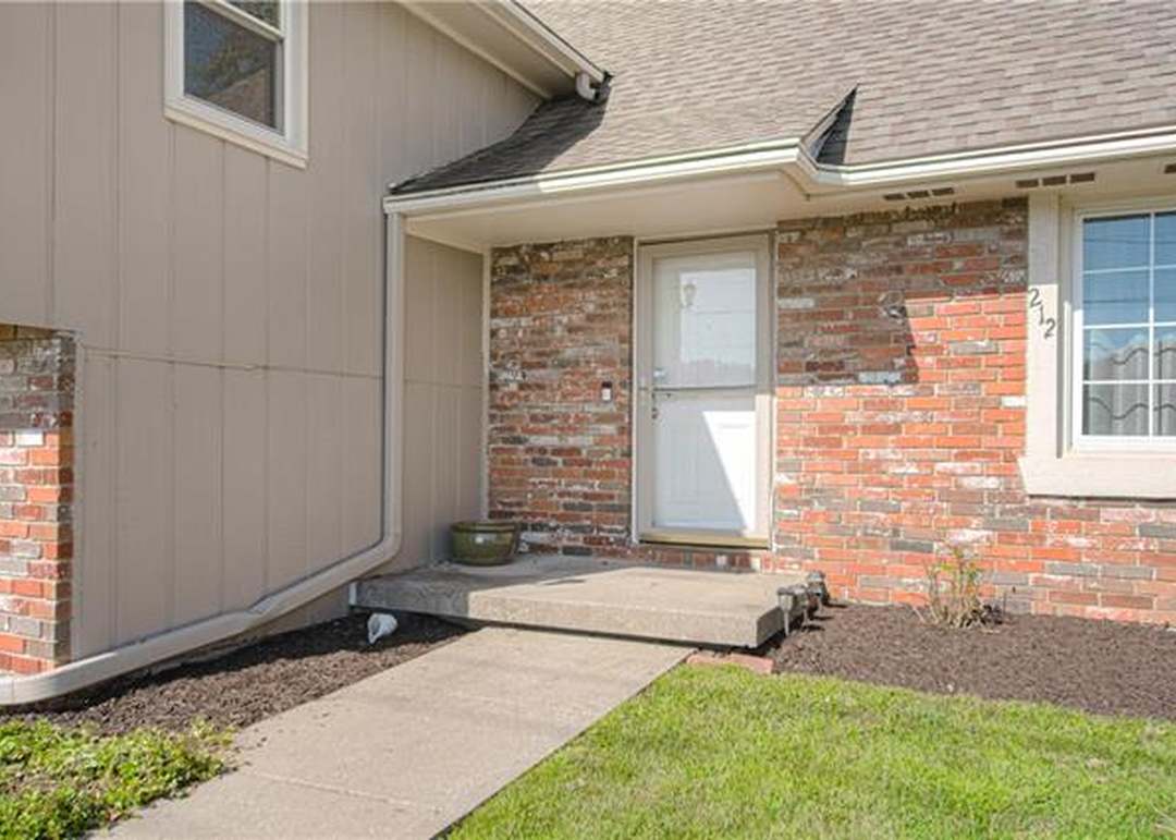 212 S Randolph Road — photo 8