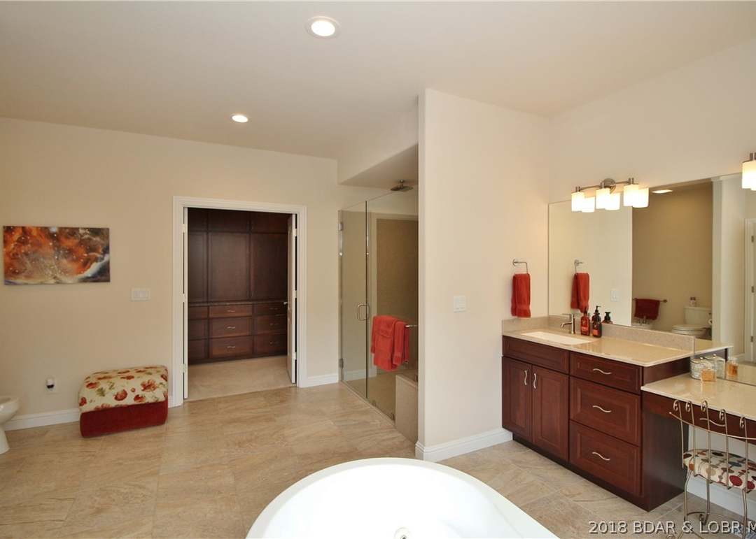 213 Lake Village Boulevard — photo 4