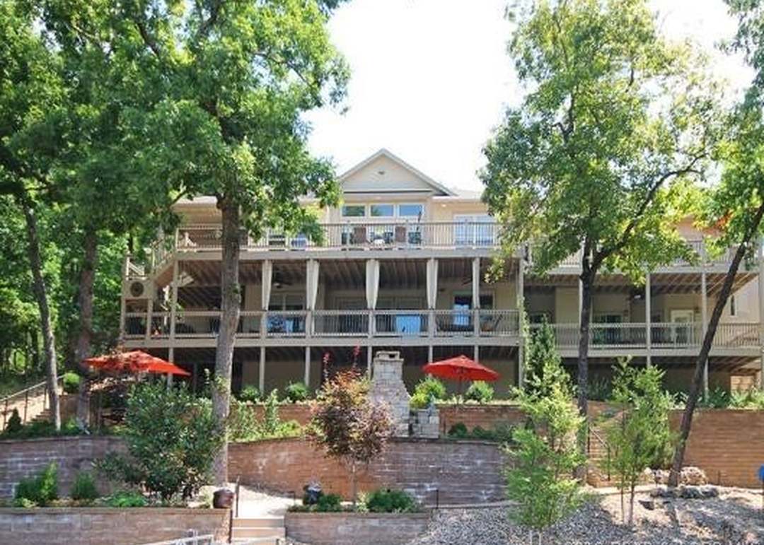 213 Lake Village Boulevard — photo 6
