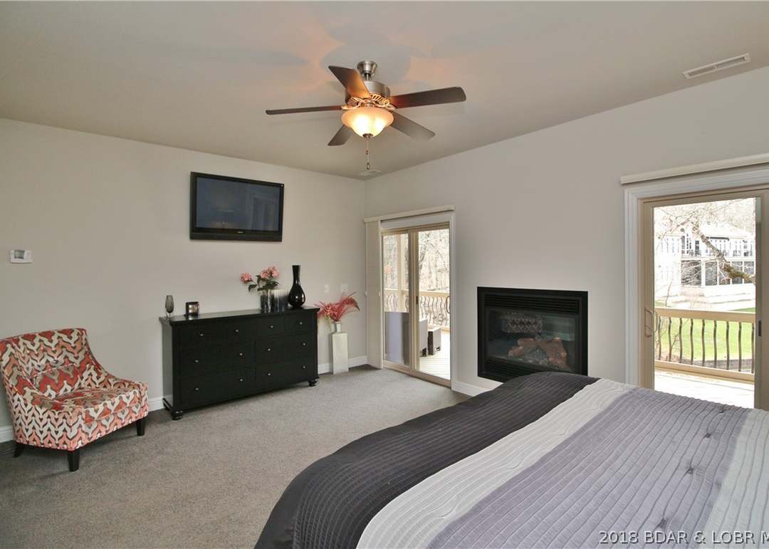 213 Lake Village Boulevard — photo 7