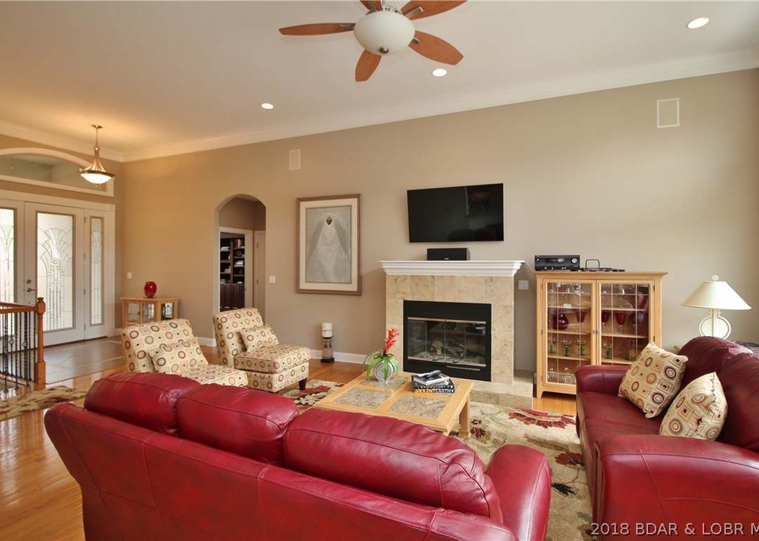 213 Lake Village Boulevard — photo 8