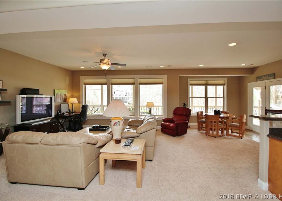 213 Lake Village Boulevard — photo 9