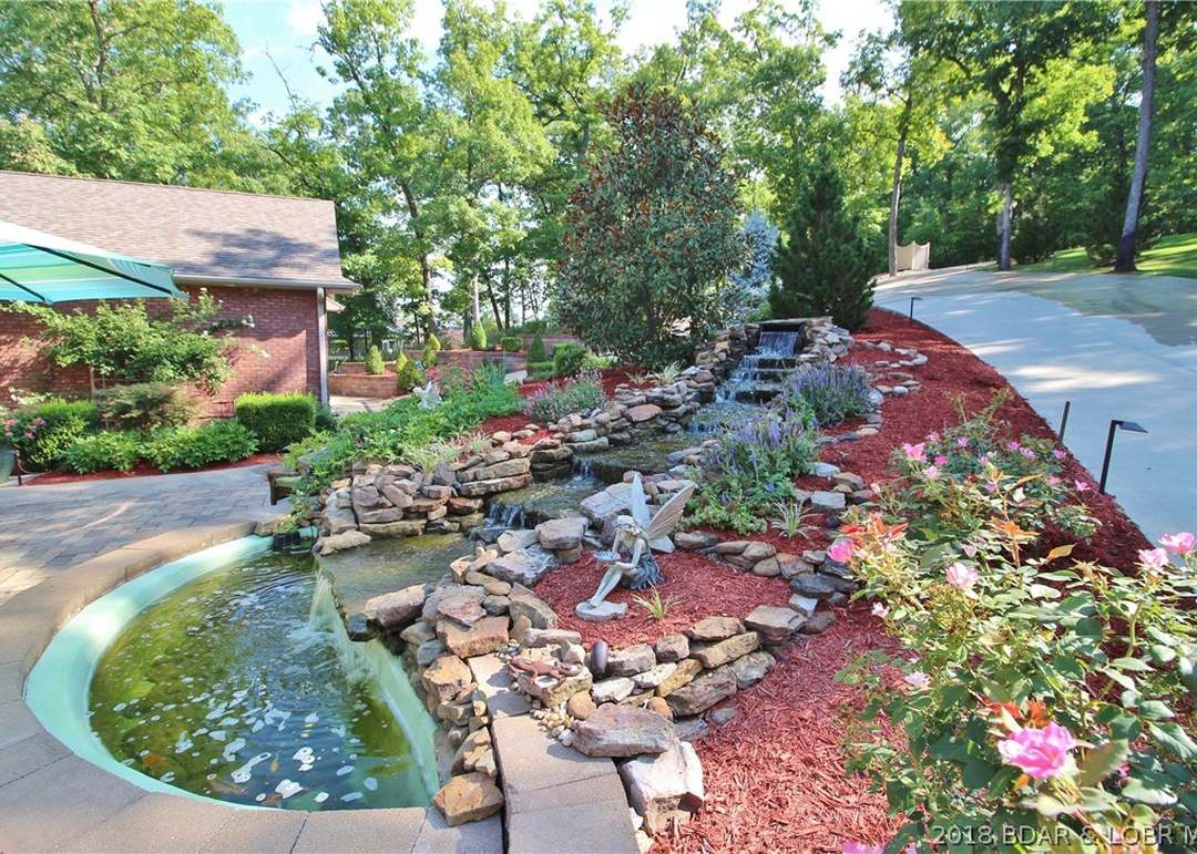213 Lake Village Boulevard — photo 12