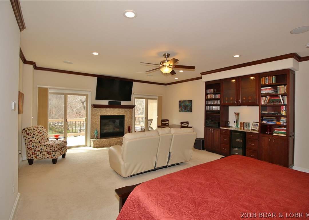 213 Lake Village Boulevard — photo 15
