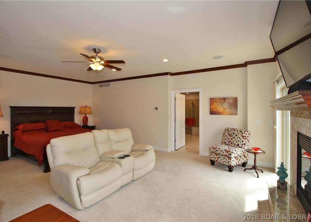 213 Lake Village Boulevard — photo 16