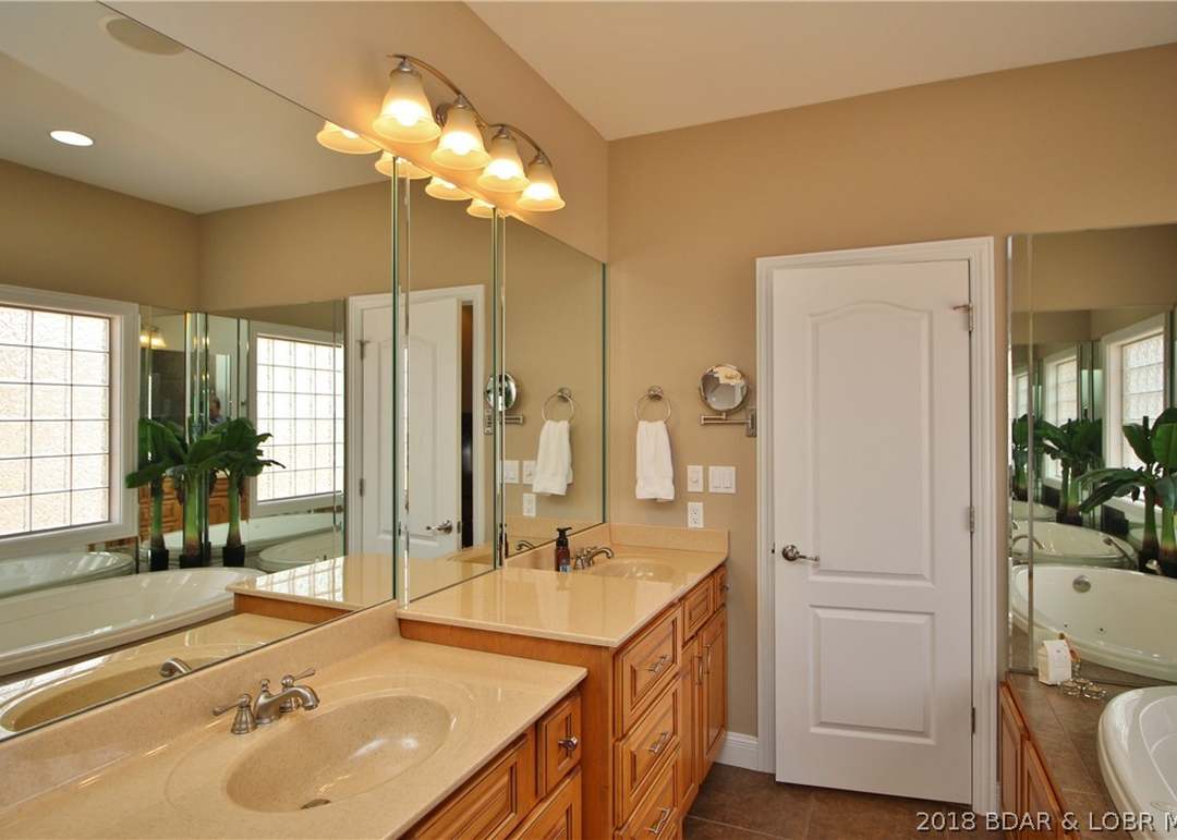 213 Lake Village Boulevard — photo 23