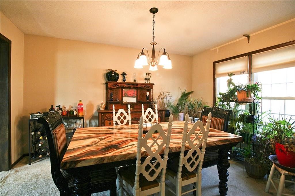 2131 Francis Court — photo 2