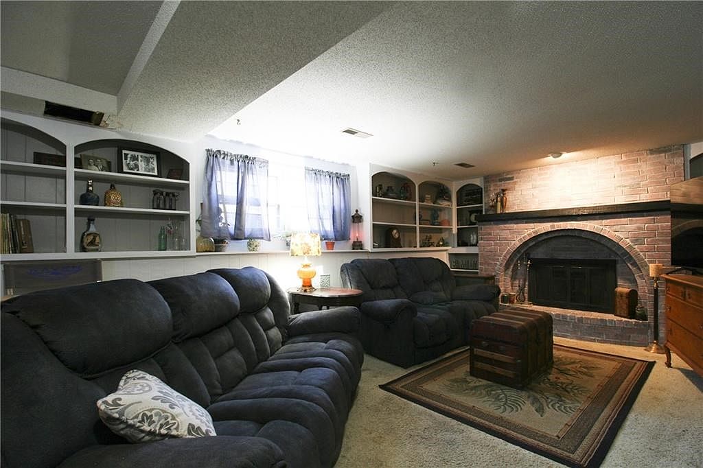 2131 Francis Court — photo 9