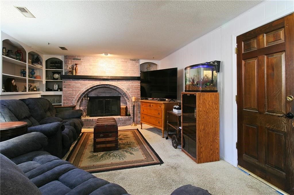 2131 Francis Court — photo 10