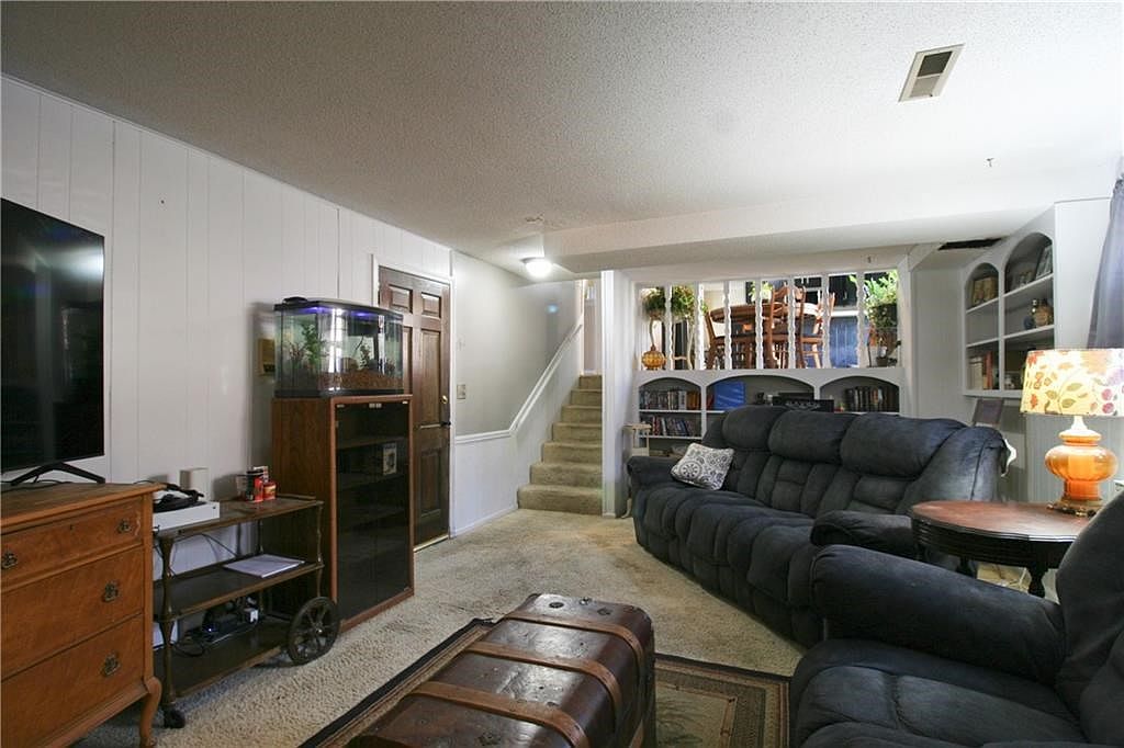 2131 Francis Court — photo 11