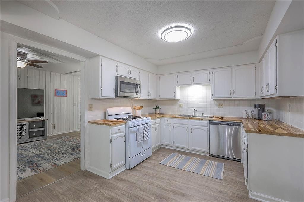 2131 N 115th Street — photo 13