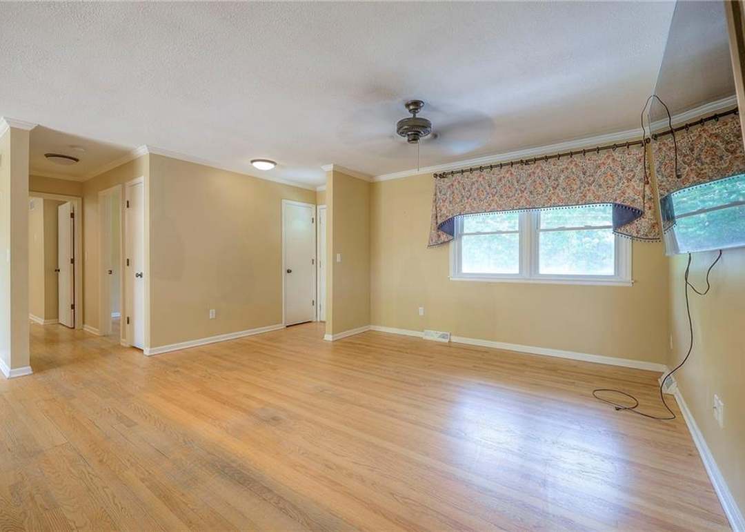 21323 W 71st Street — photo 6