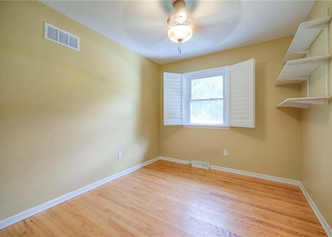 21323 W 71st Street — photo 7