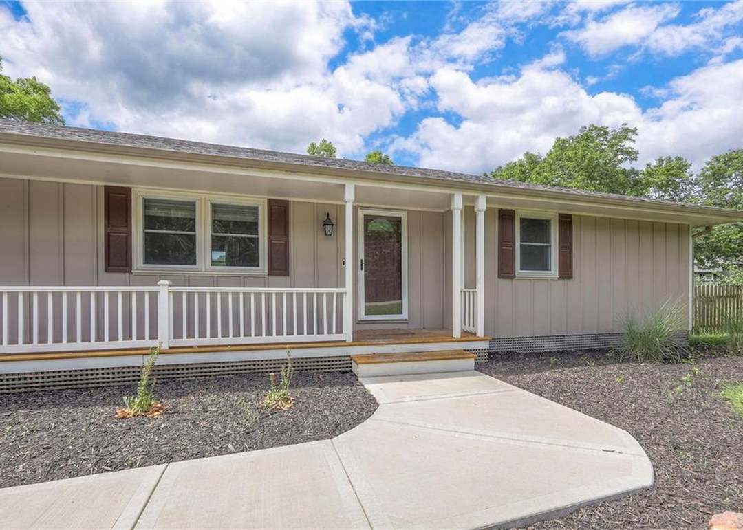 21323 W 71st Street — photo 8
