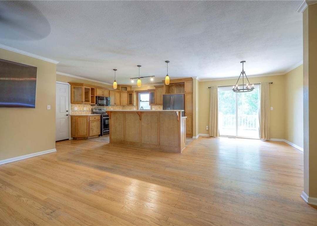 21323 W 71st Street — photo 10
