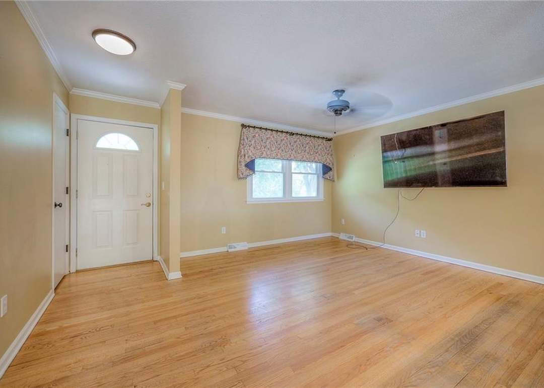 21323 W 71st Street — photo 11