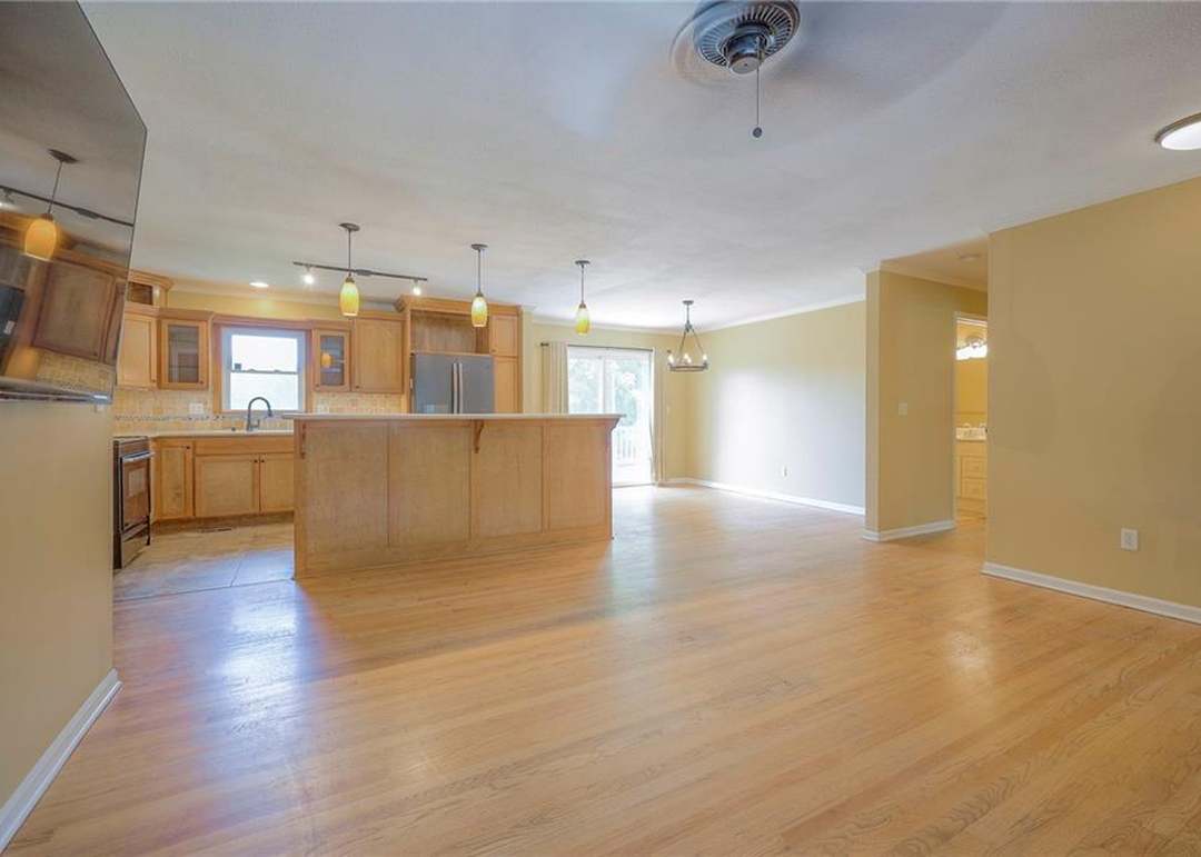 21323 W 71st Street — photo 12