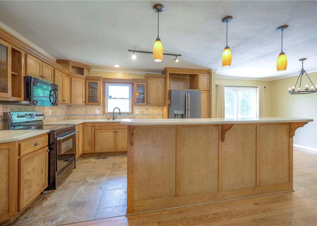 21323 W 71st Street — photo 13