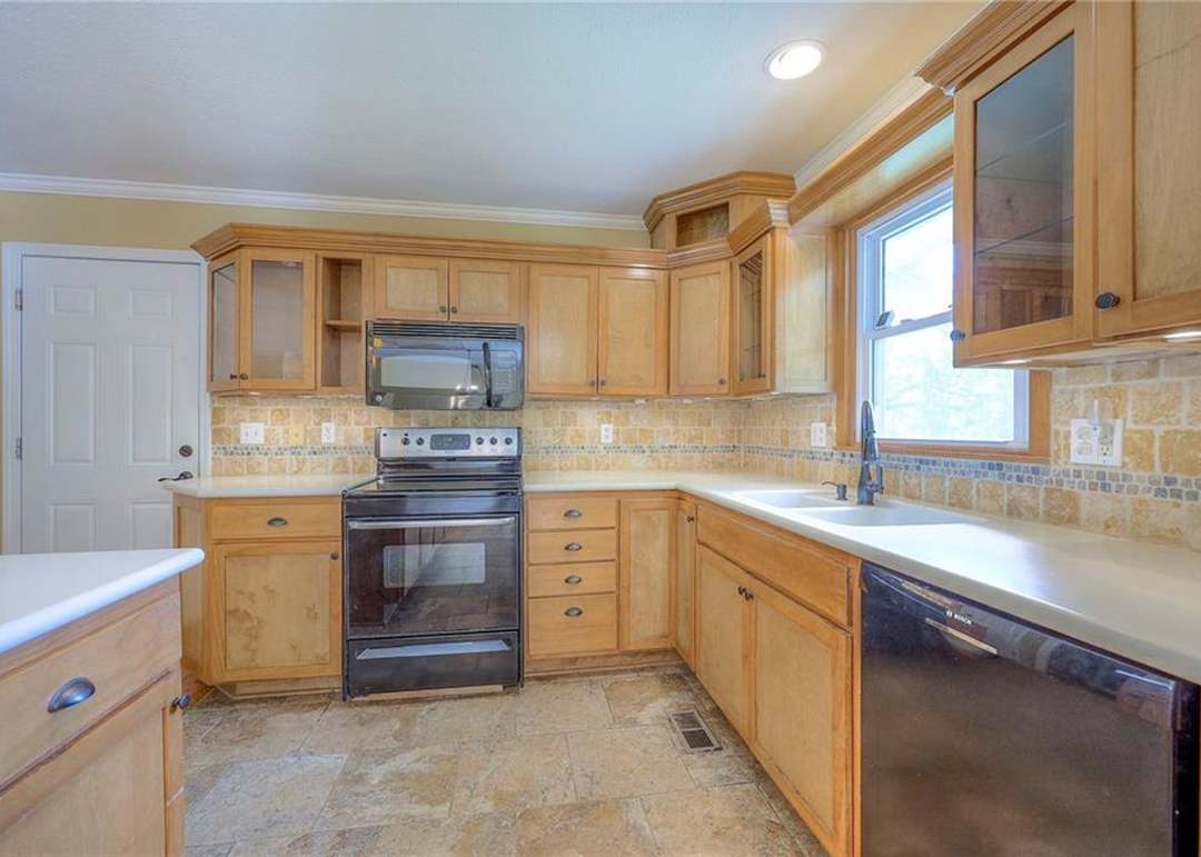 21323 W 71st Street — photo 16