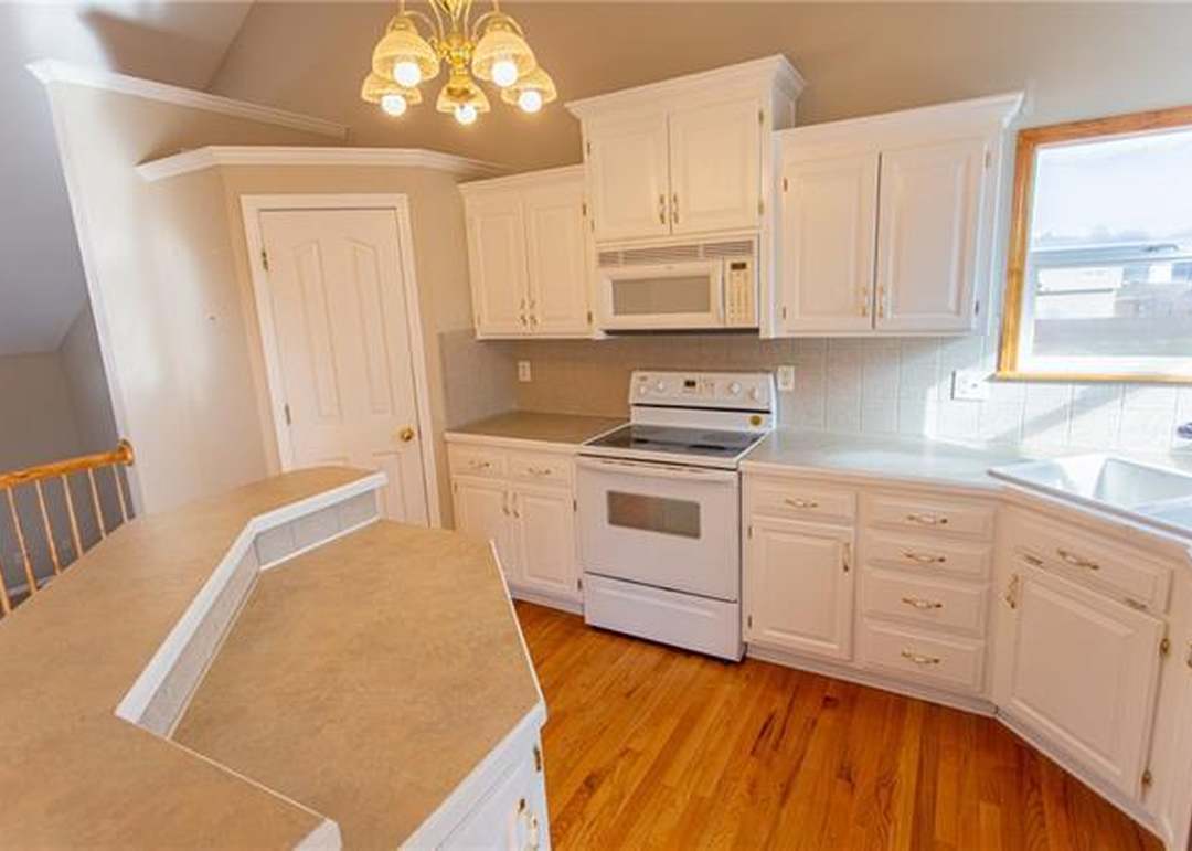 21425 Pin Oak Lane — photo 2