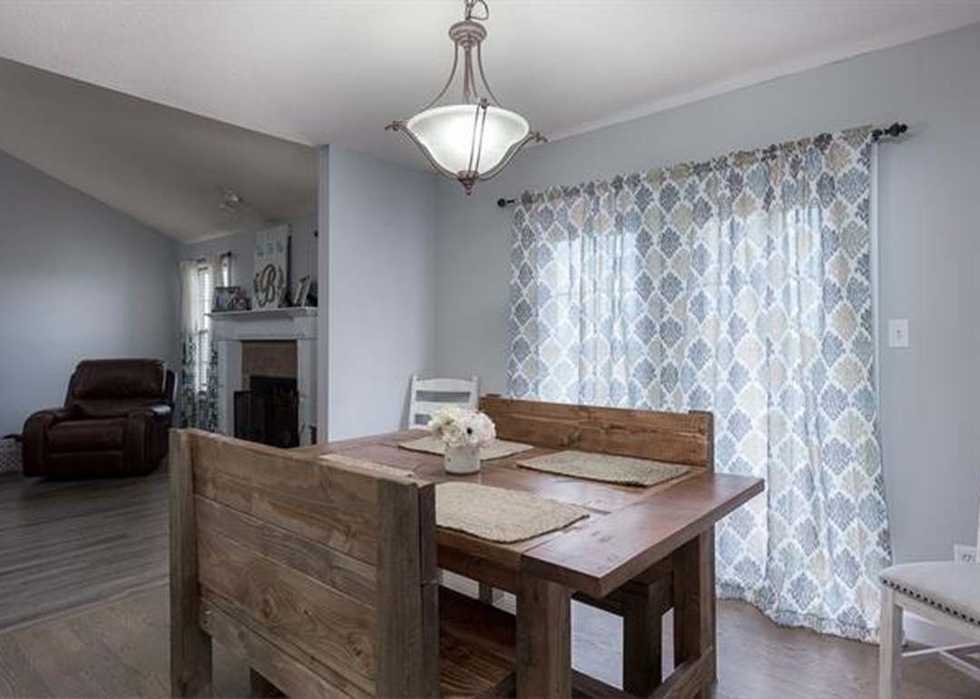 215 Montrose Court — photo 2