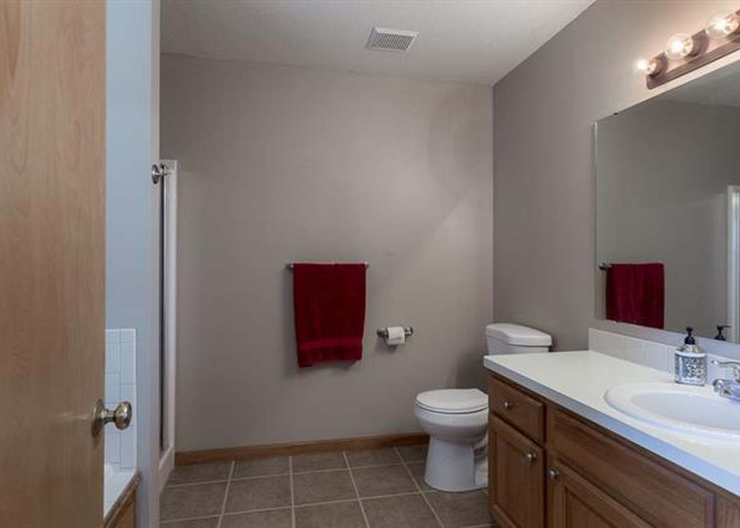 215 Montrose Court — photo 4